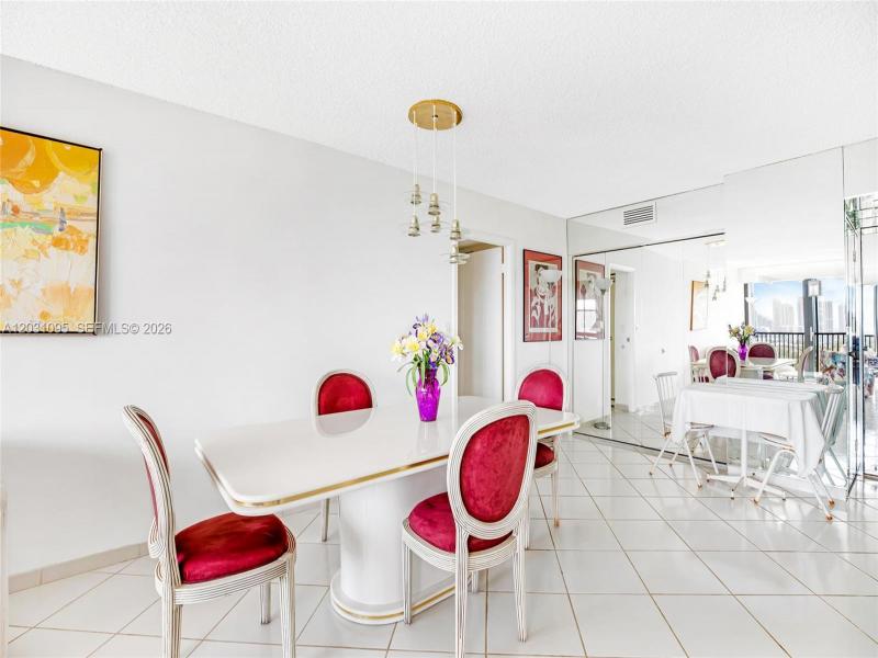 Comprar apartamento no Coronado I 2228