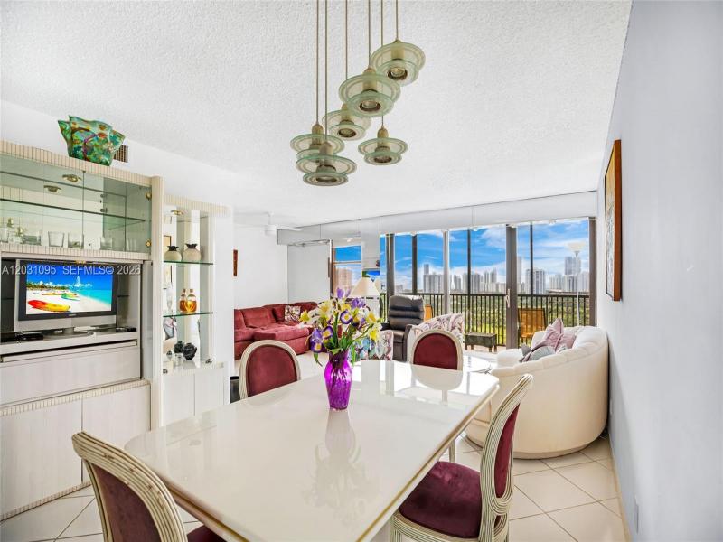 Comprar apartamento no Coronado I 2228