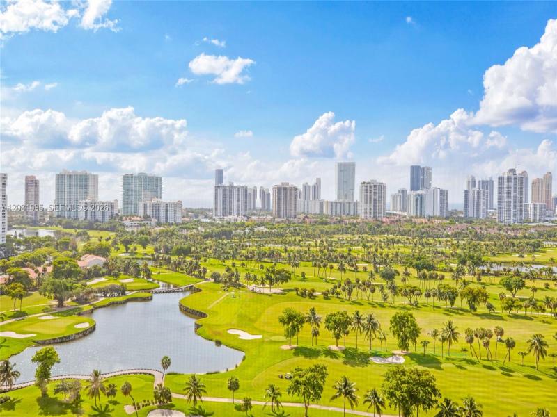 Comprar apartamento no Coronado I 2228