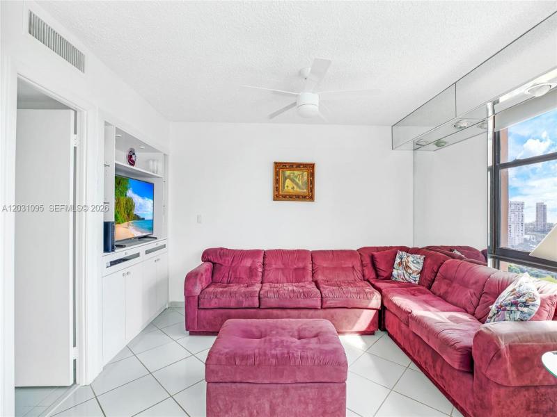 Comprar apartamento no Coronado I 2228