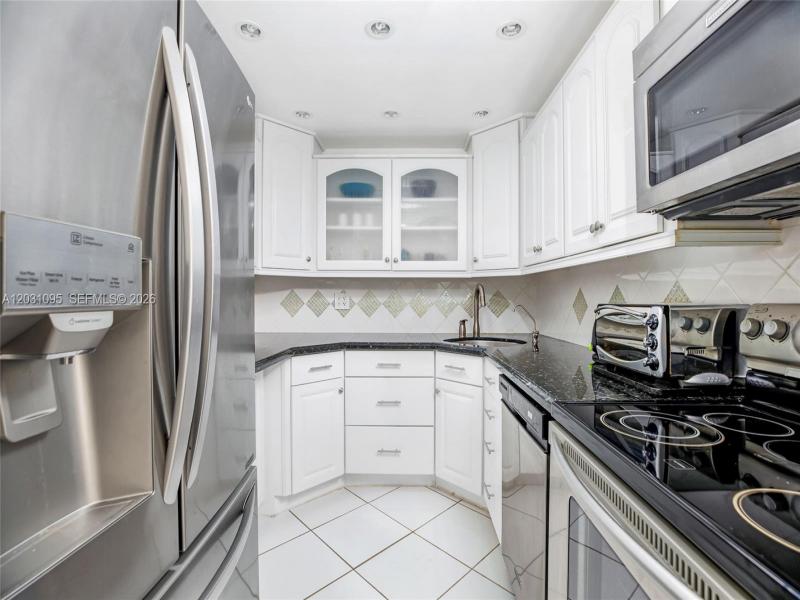 Comprar apartamento no Coronado I 2228