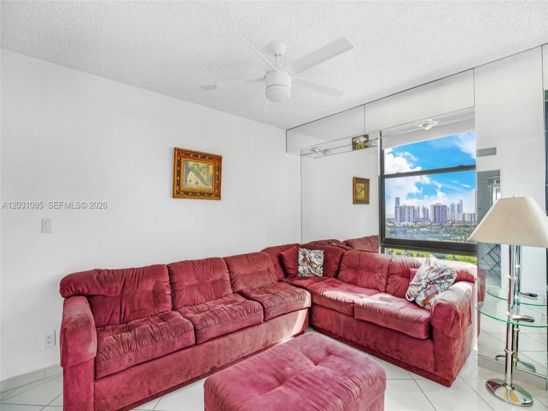 Comprar apartamento no Coronado I 2228