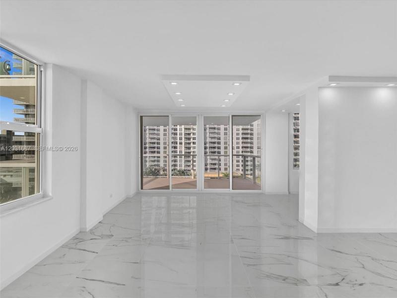 Condo for sale at Winston Towers 712