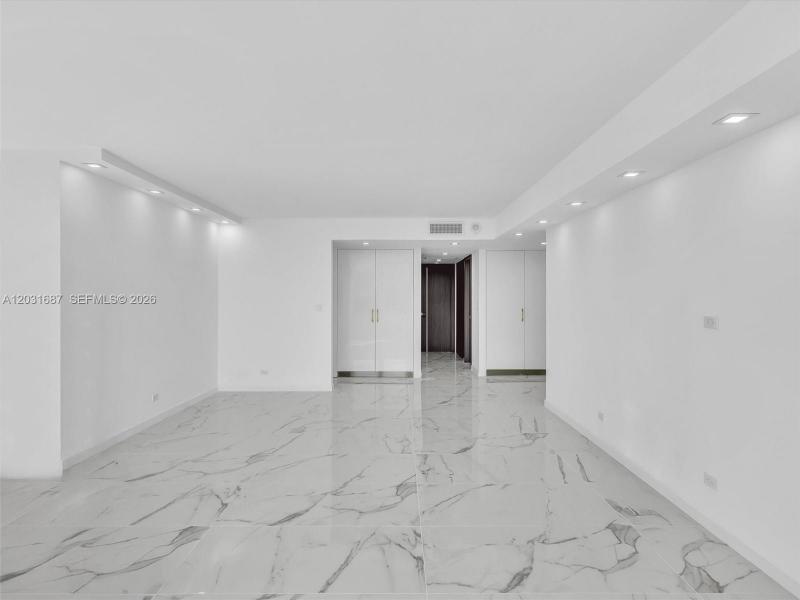 Condo for sale at Winston Towers 712