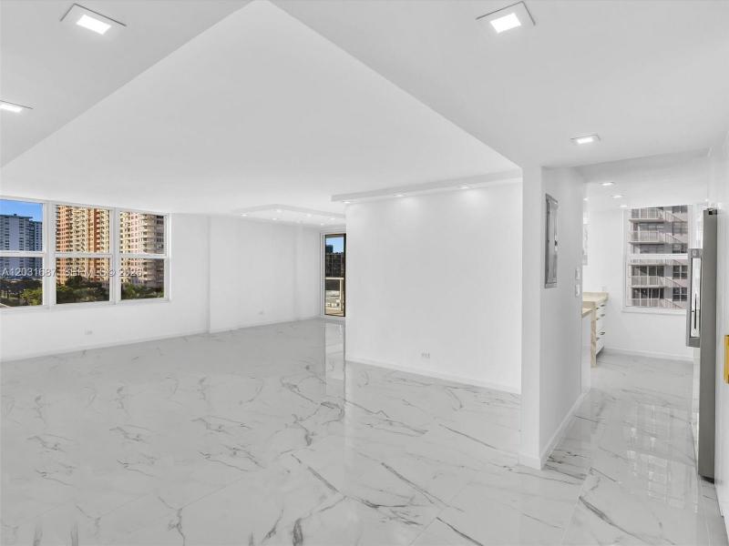 Condo for sale at Winston Towers 712