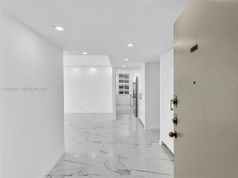Condo for sale at Winston Towers 712