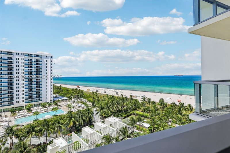 Condo for sale at W Hotel & Residences 1019