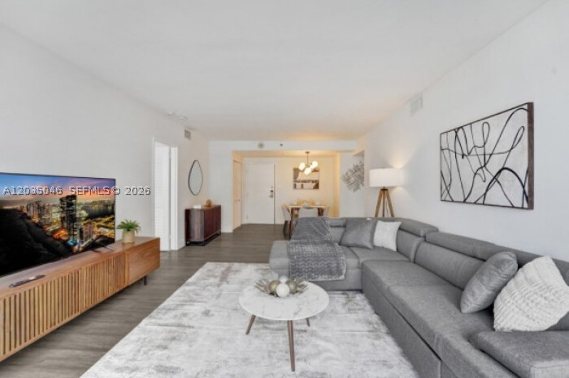 Condo for sale at The Alexander 1606