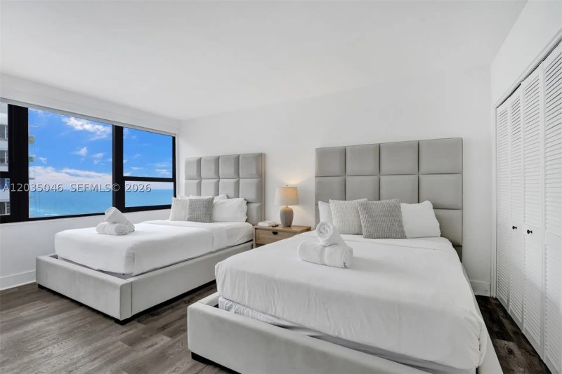 Condo for sale at The Alexander 1606