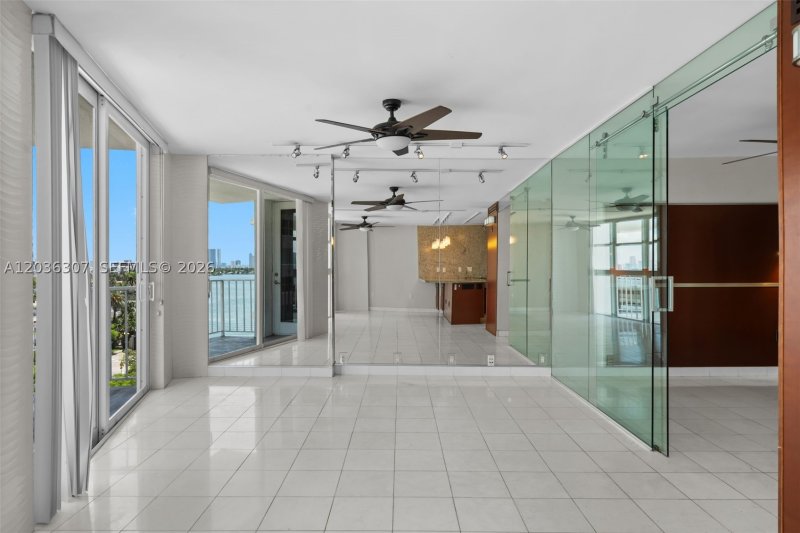 Comprar apartamento no Bayview Terrace 604