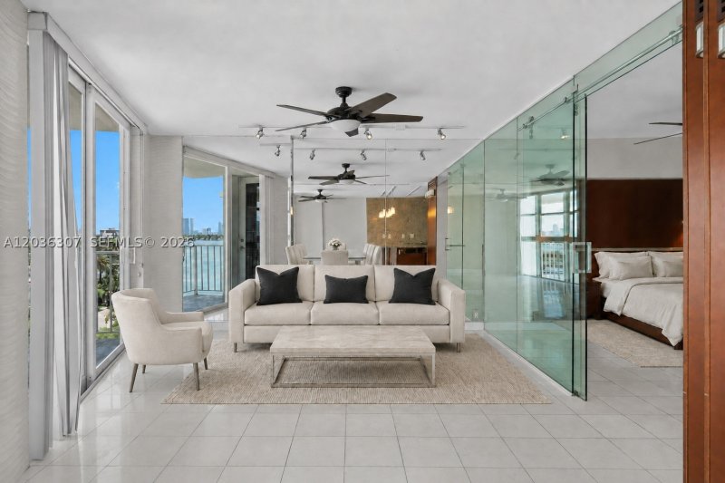 Comprar apartamento no Bayview Terrace 604