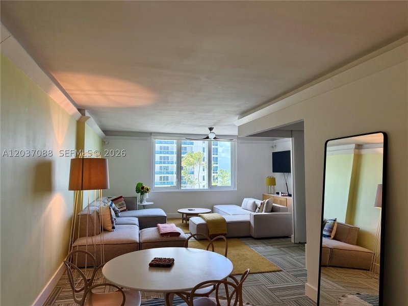Apartment for rent at Roney Palace 614