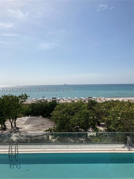 Apartment for rent at Roney Palace 614