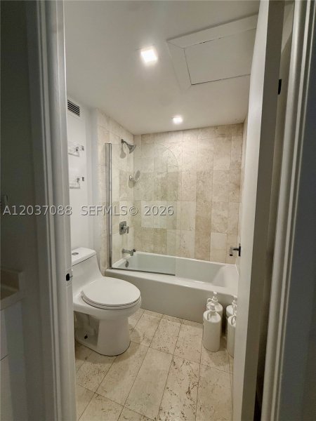 Apartment for rent at Roney Palace 614