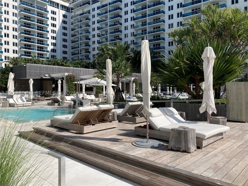 Apartment for rent at Roney Palace 614