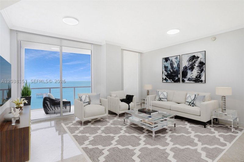 Condo for sale at La Perla 1002