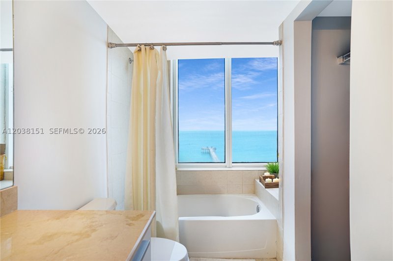 Condo for sale at La Perla 1002