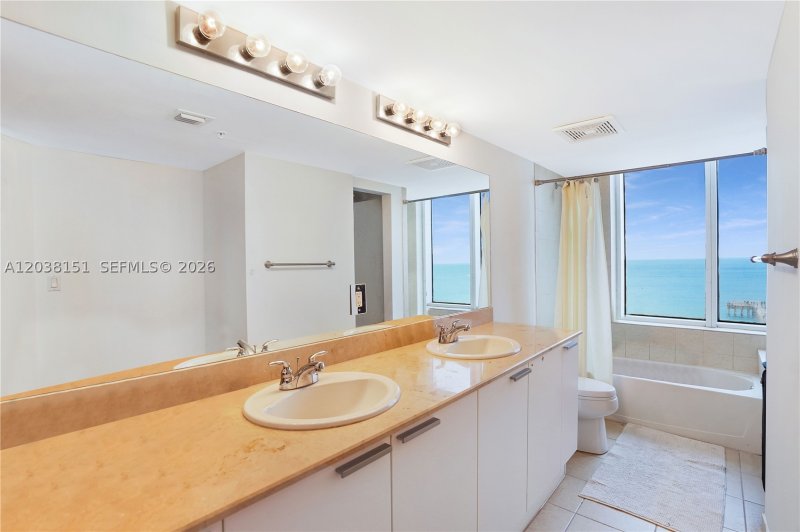 Condo for sale at La Perla 1002