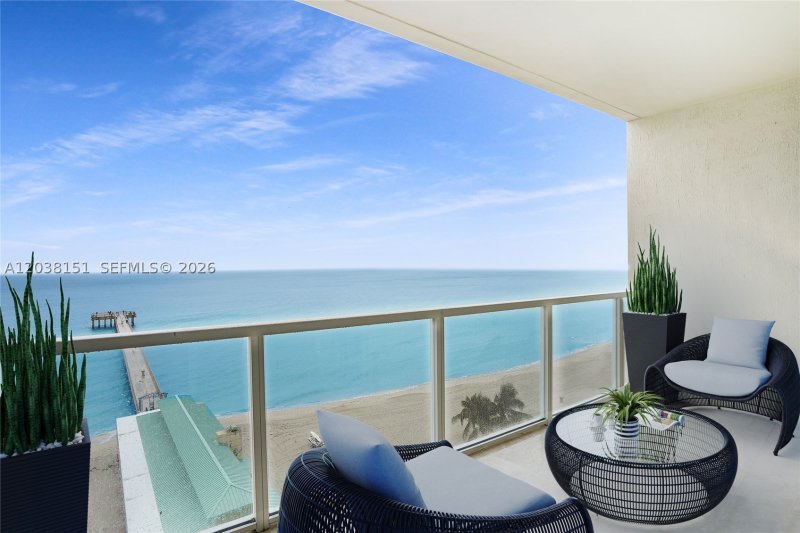 Condo for sale at La Perla 1002