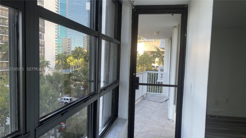 Apartment for rent at Brickell Shores 508