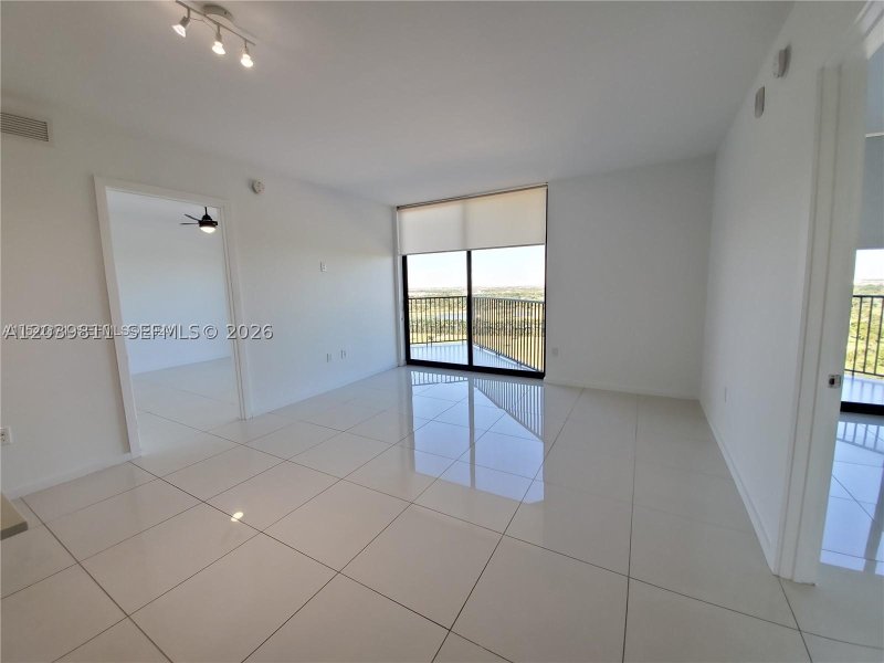 Apartment for rent at 5252 Paseo Doral 1504