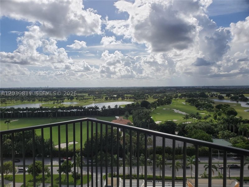 Apartment for rent at 5252 Paseo Doral 1504