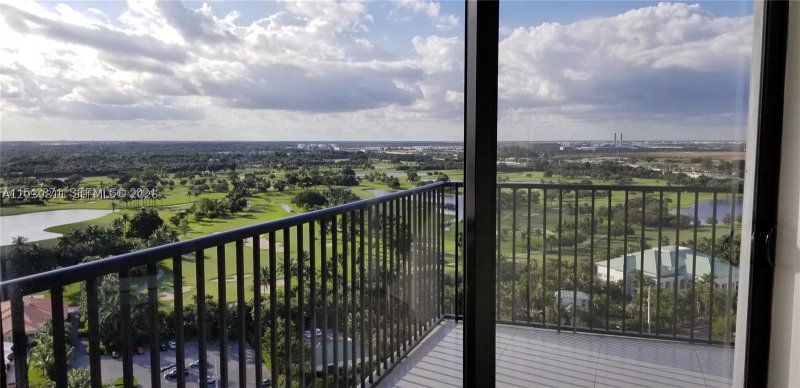 Apartment for rent at 5252 Paseo Doral 1504