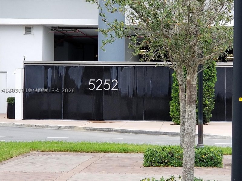 Apartment for rent at 5252 Paseo Doral 1504