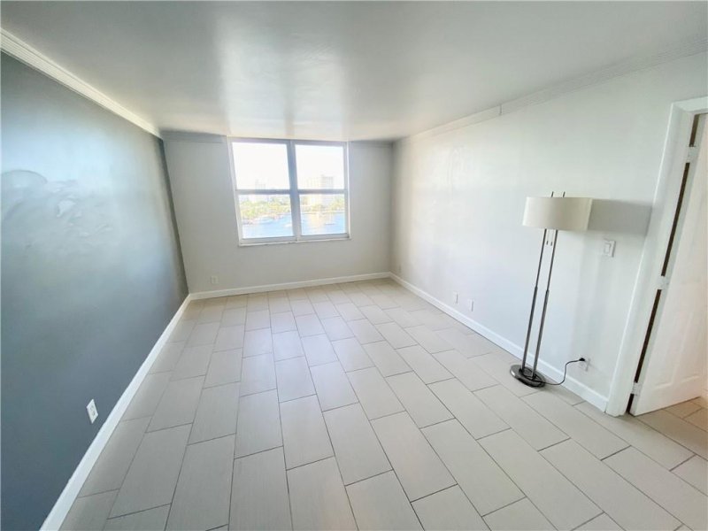 Condo for sale at The Venetian 905