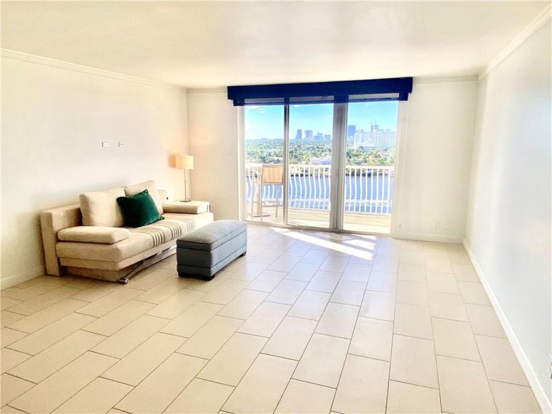 Condo for sale at The Venetian 905