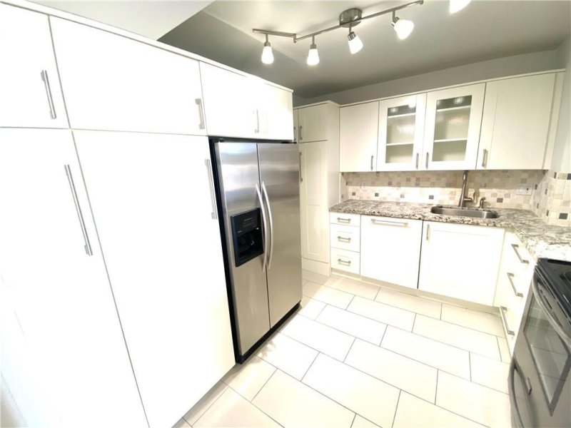 Condo for sale at The Venetian 905