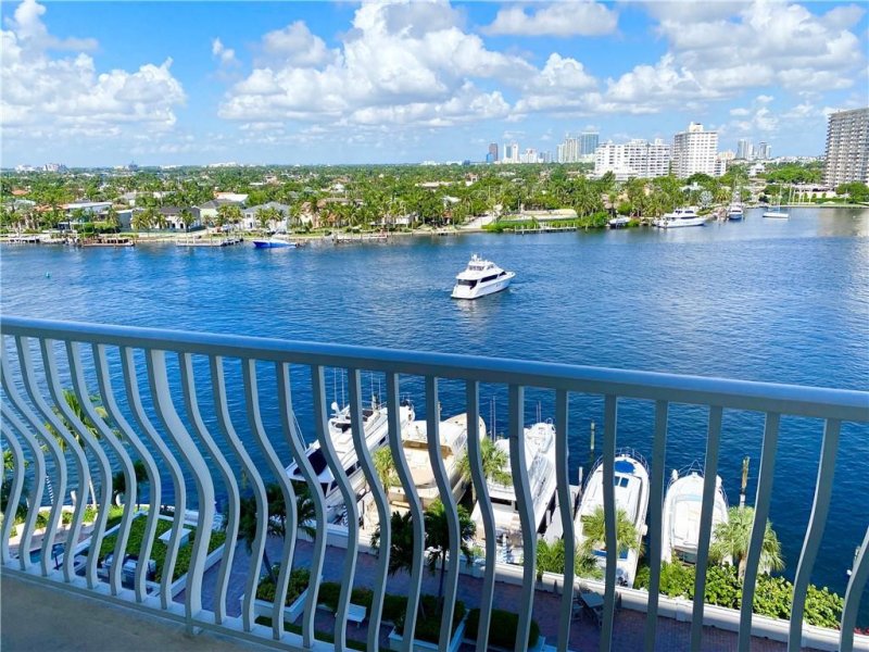 Condo for sale at The Venetian 905