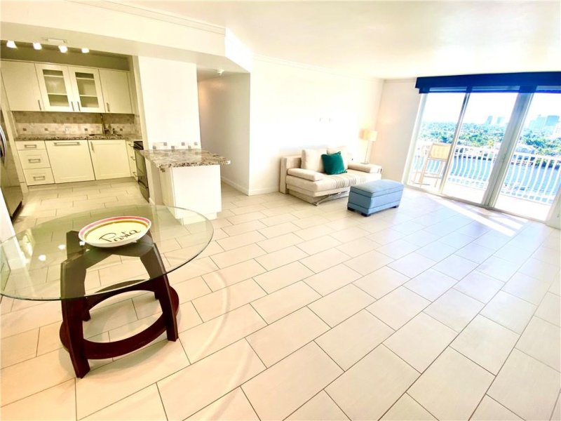 Condo for sale at The Venetian 905