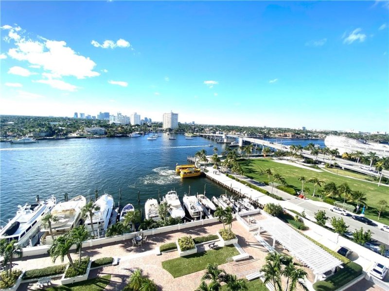 Condo for sale at The Venetian 905