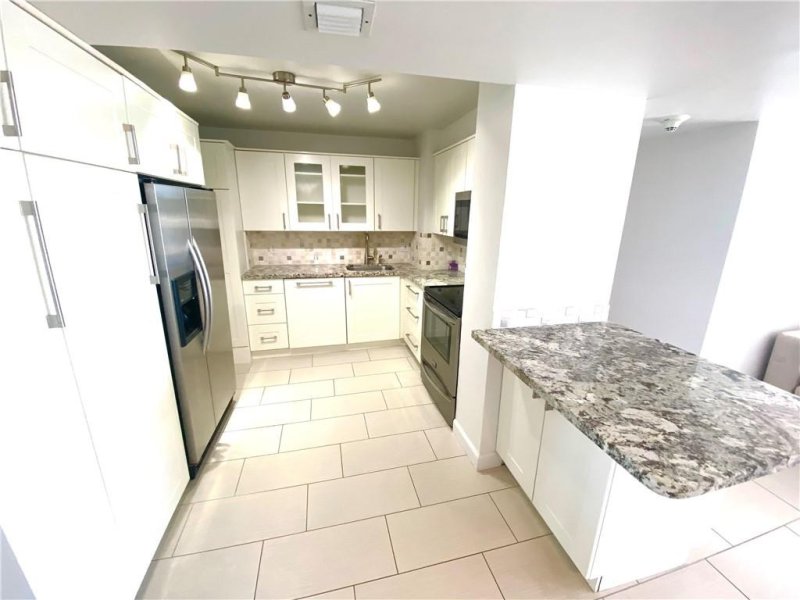 Condo for sale at The Venetian 905