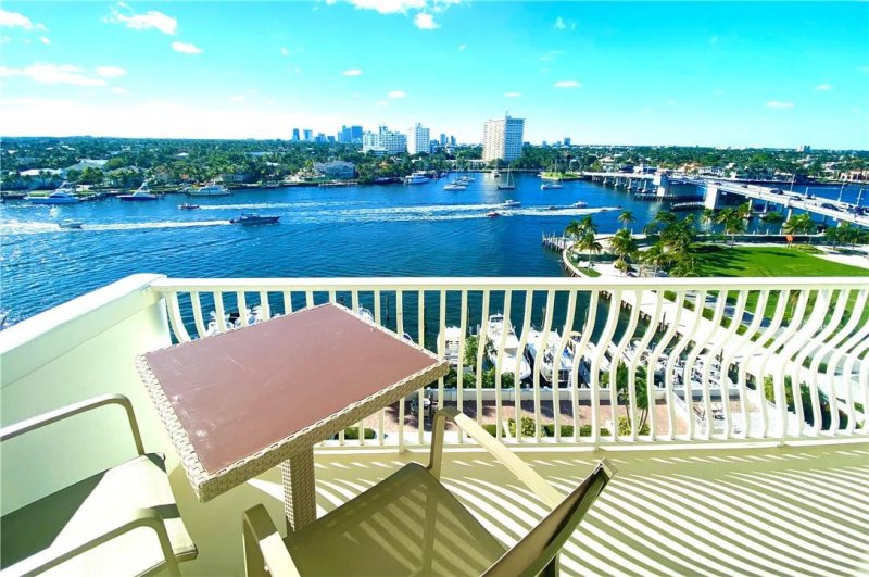 Condo for sale at The Venetian 905