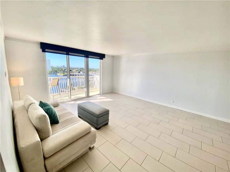 Condo for sale at The Venetian 905