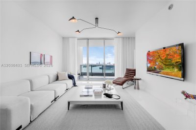 900 Biscayne Apt #2302