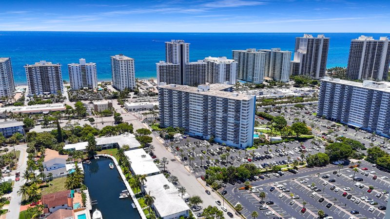 Condo for sale at Coral Ridge Towers East 822