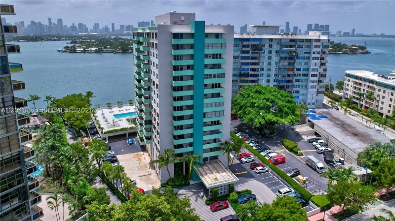 Condo for sale at Island Terrace 8H