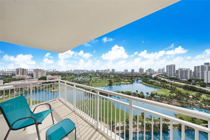 Comprar apartamento en Turnberry On The Green 2014