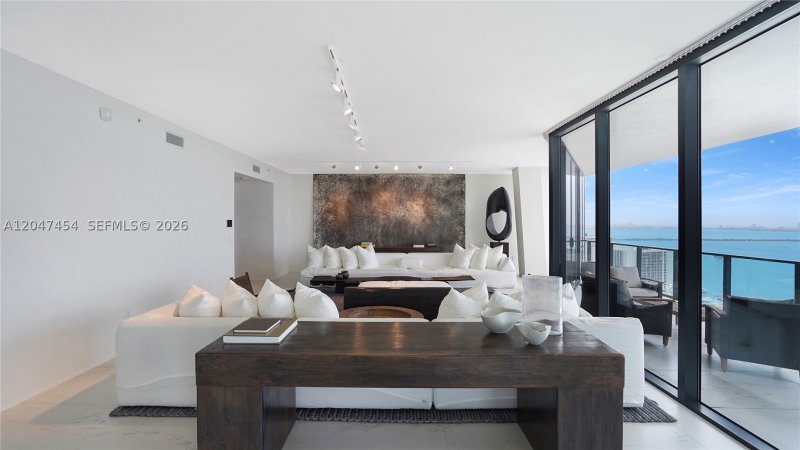 Comprar apartamento en One Thousand Museum 4401