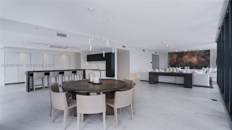 Comprar apartamento en One Thousand Museum 4401