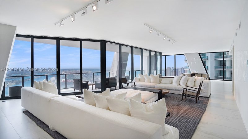 Comprar apartamento en One Thousand Museum 4401