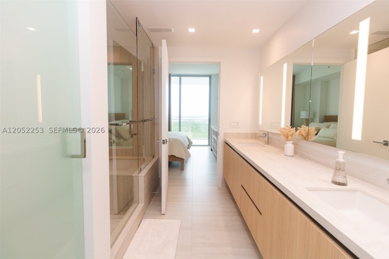 Apartment for rent at One Park Tower by Turnberry 1704