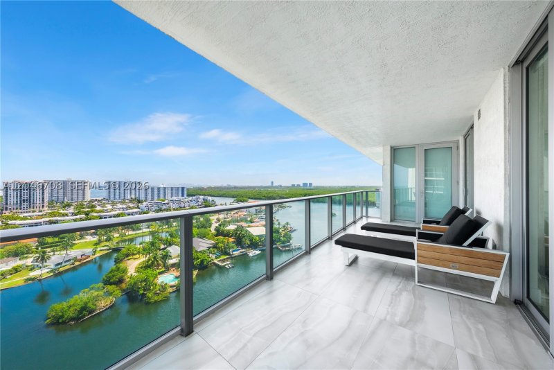 Condo for sale at Parque Towers at St. Tropez 5-1708