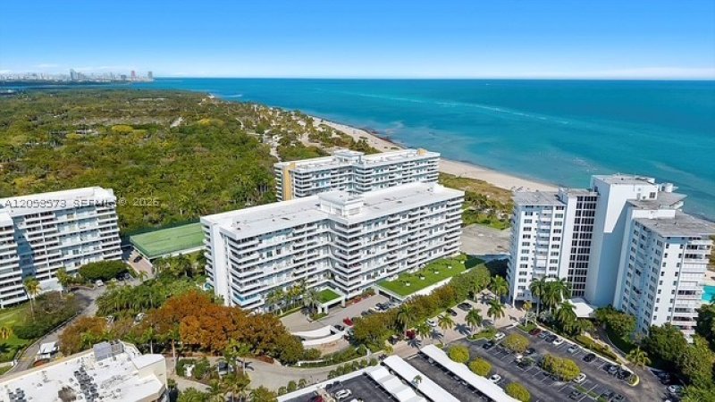 Apartment for rent at Commodore Club South 311