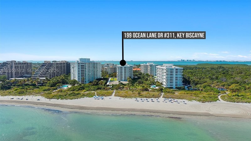 Apartment for rent at Commodore Club South 311