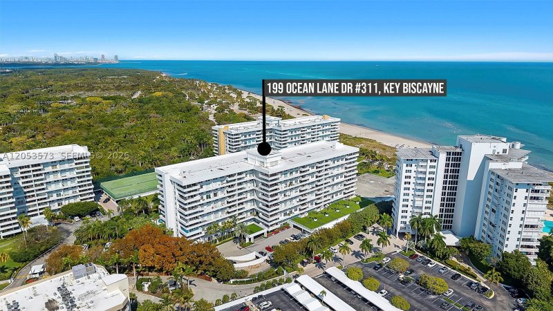 Apartment for rent at Commodore Club South 311