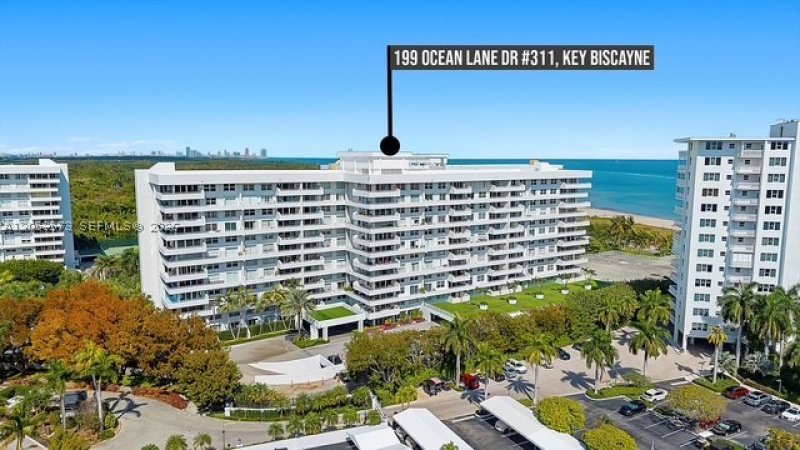 Apartment for rent at Commodore Club South 311